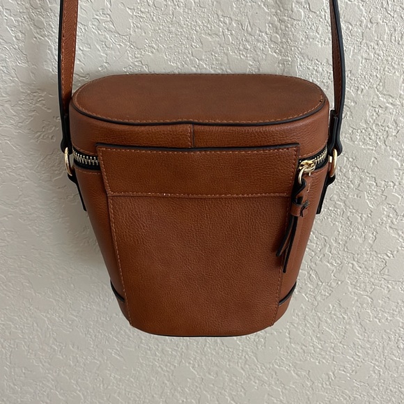 EXPRESS Bucket Purse - Picture 5 of 9